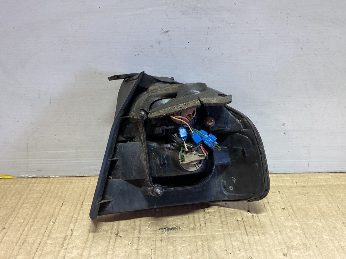 1999 Subaru Legacy BE5 - Left Taillight PN: 2SD 935 709