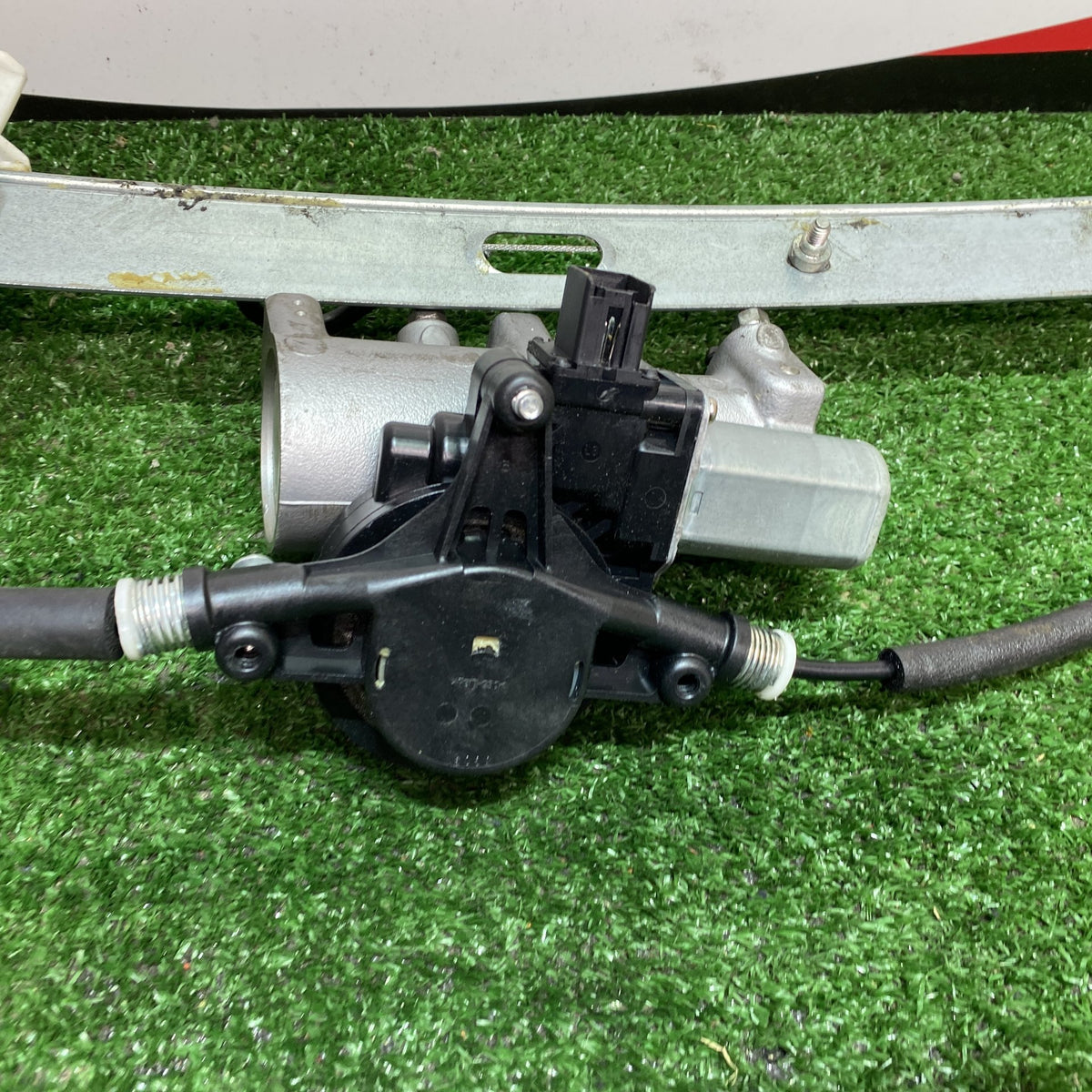 2014 Mazda Mazda6 - Left Front Window Regulator/Motor PN: See photos