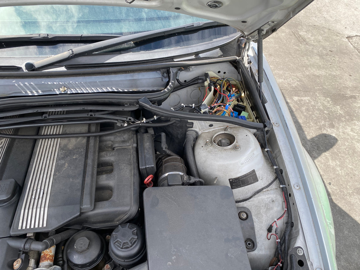 2003 BMW 330i- Dismantling For Parts