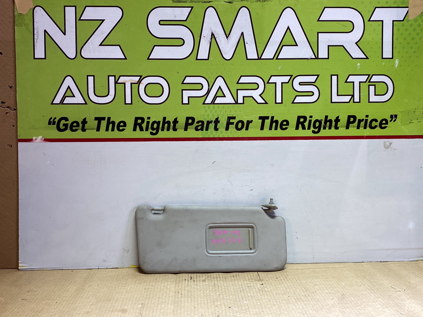 2006 Toyota Voxy AZR60 - Right Sun Visor ( Second Hand )