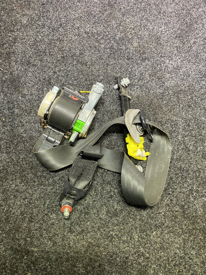 2012 Hyundai i45 - Right Front Seat Belt
