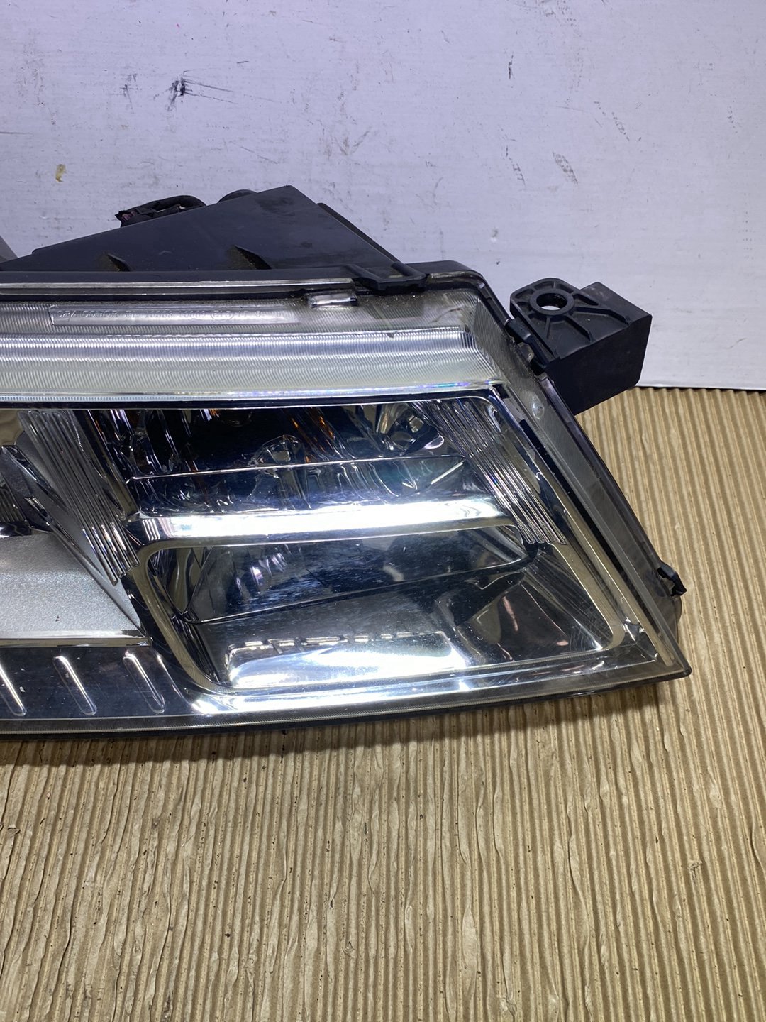 2009 Dodge Journey- Right Headlight PN: see photos