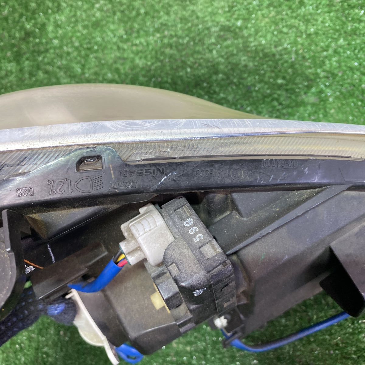 2005 Nissan Murano - Left Headlight PN: KOITO 100-63779