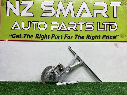 1990 Used Toyota Hiace RZH102-8000415 - Right Front Door Regulator PN: