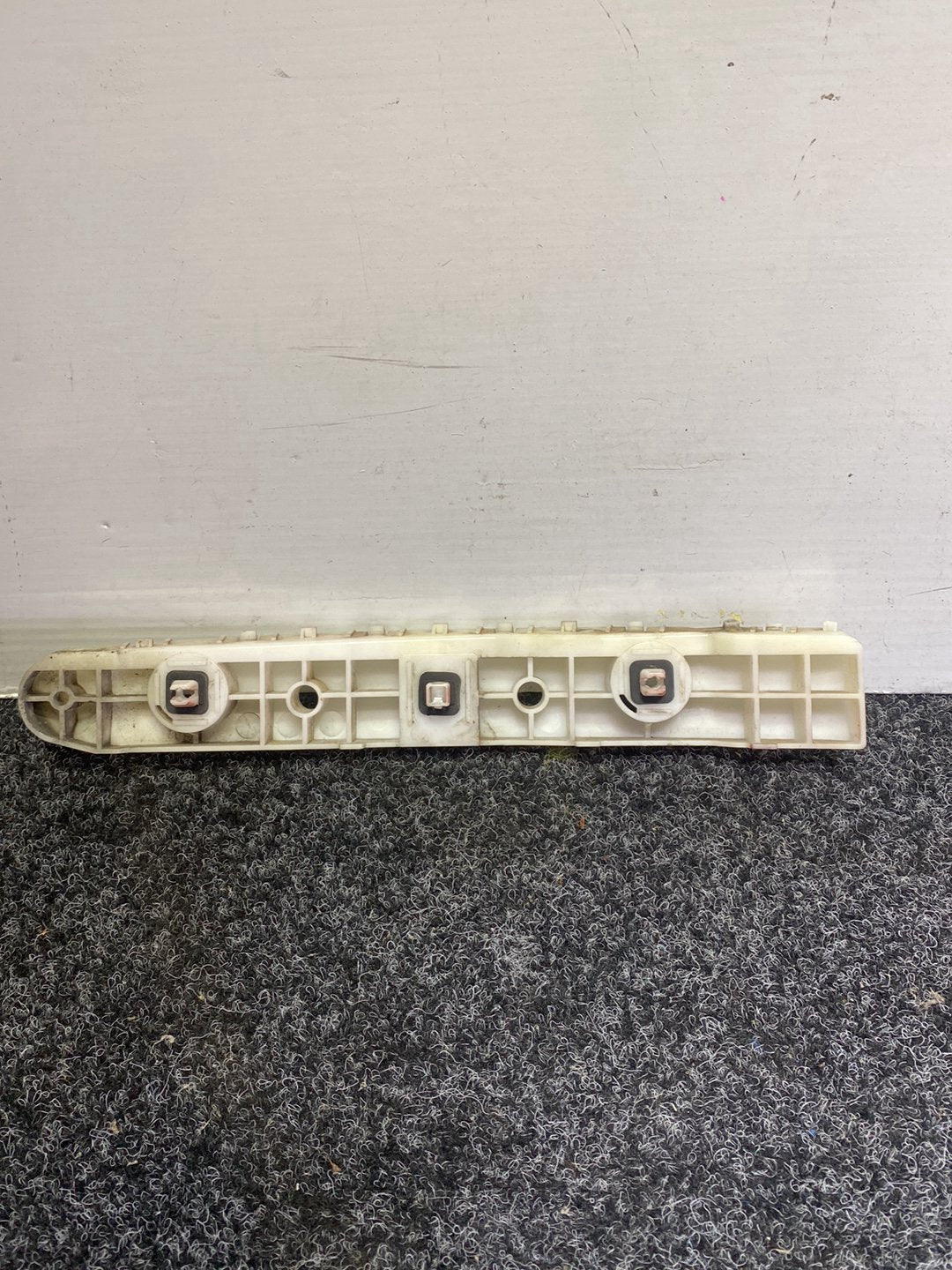2011 Nissan Juke YF15 - Right Rear Bumper Retainer