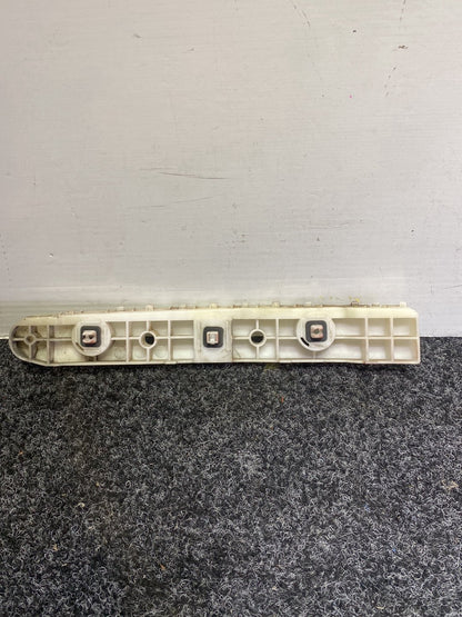 2011 Nissan Juke YF15 - Right Rear Bumper Retainer