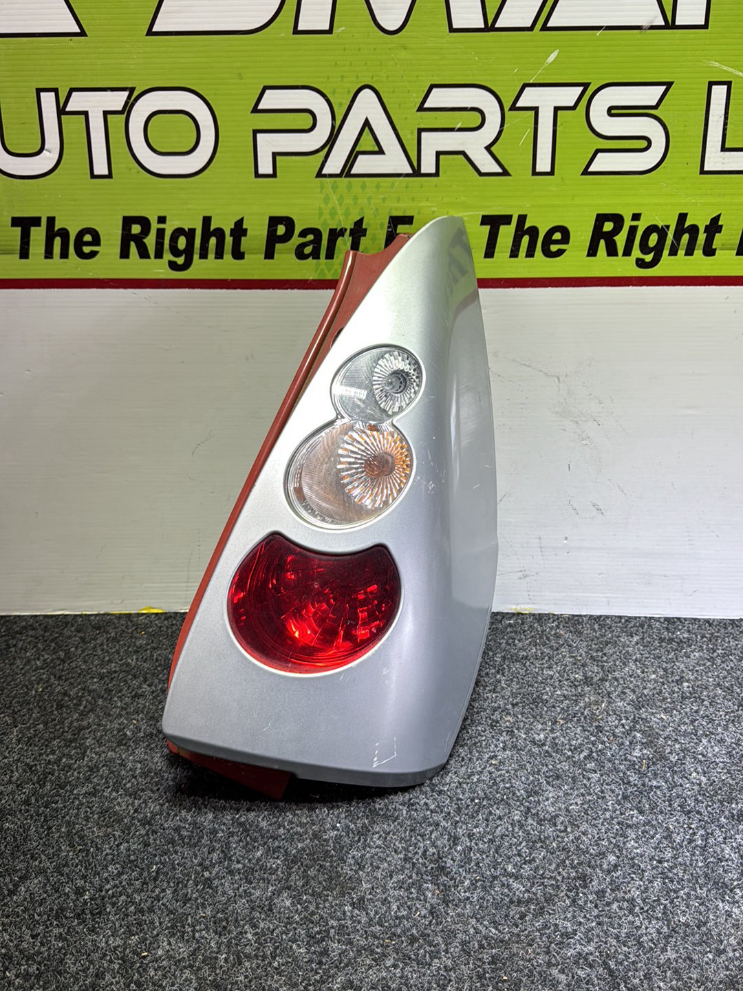 2005 Mazda Premacy - Right Taillight PN: STANLEY P4830R