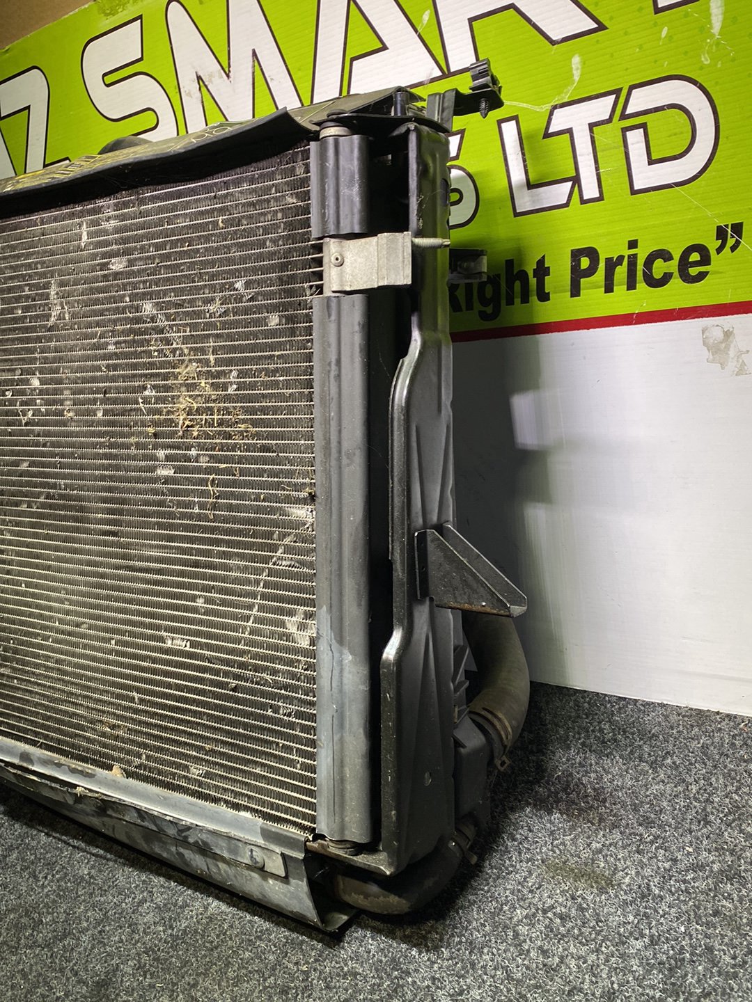 2004 Ford Explorer 1FMDU73E54ZA61167 - Radiator