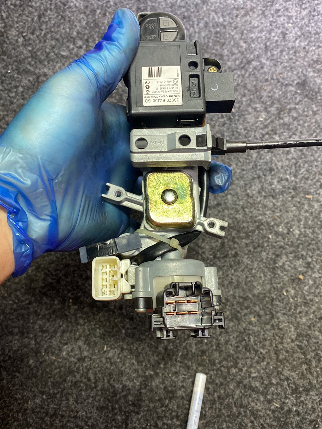 2004 Suzuki Swift - Ignition With Key PN: SL-S18