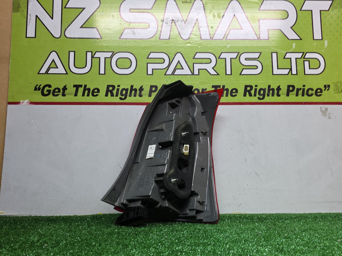 2008 Used Toyota Wish - Left Taillight PN: 68-14