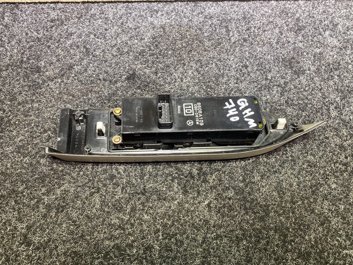 2010 Hyundai Santa Fe - Master Power Window Switch PN: 3 wires