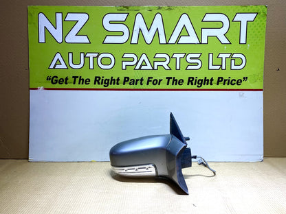 2006 Nissan Elgrand E51 - Right Door Mirror PN: 7 wires