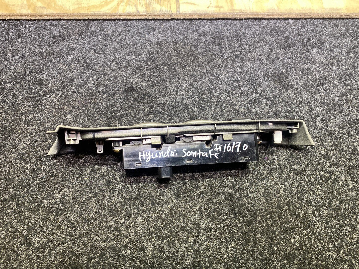 2010 Hyundai Santa Fe - Master Power Window Switch PN: 3 wires
