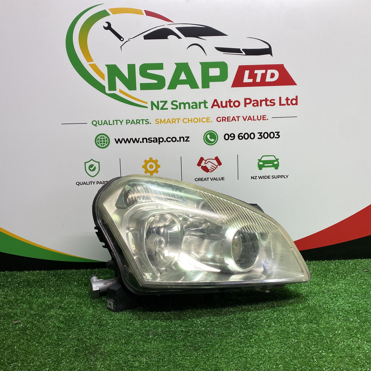 2008 Nissan Dualis - Right Headlight PN: 26010JD01A