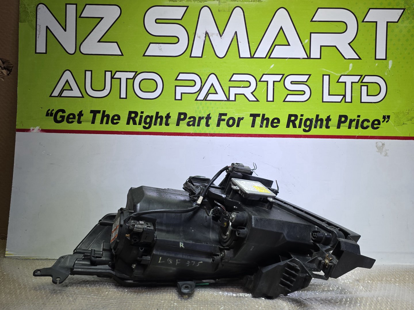 2007 Mazda MPV- Right Headlight PN: