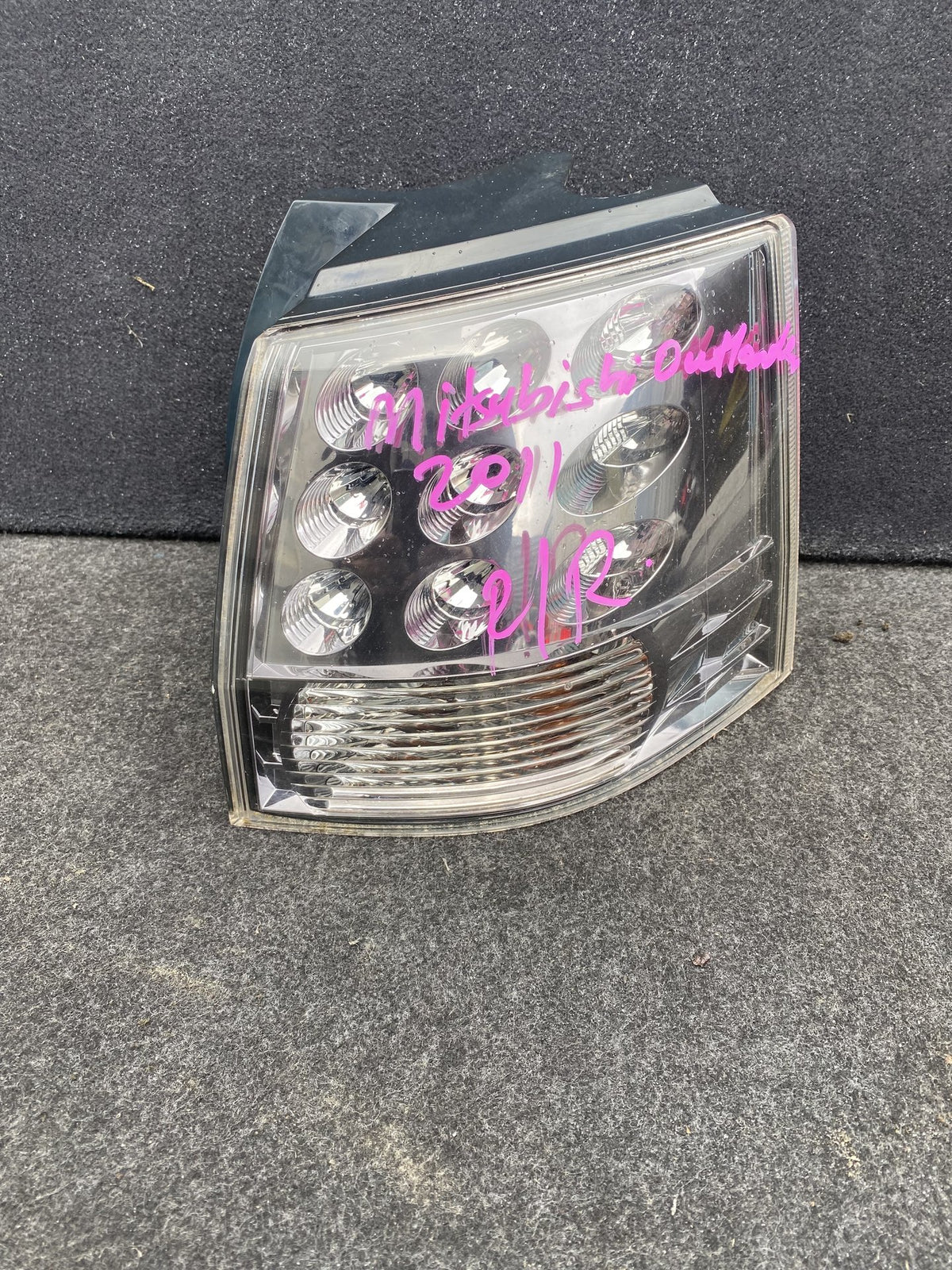 2011 Mitsubishi Outlander - Right Taillight PN: SEEPICS