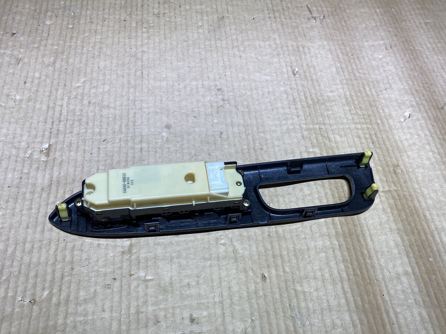 2004 Toyota Wish ANE10 - Master Power Window Switch PN: 84040-68010