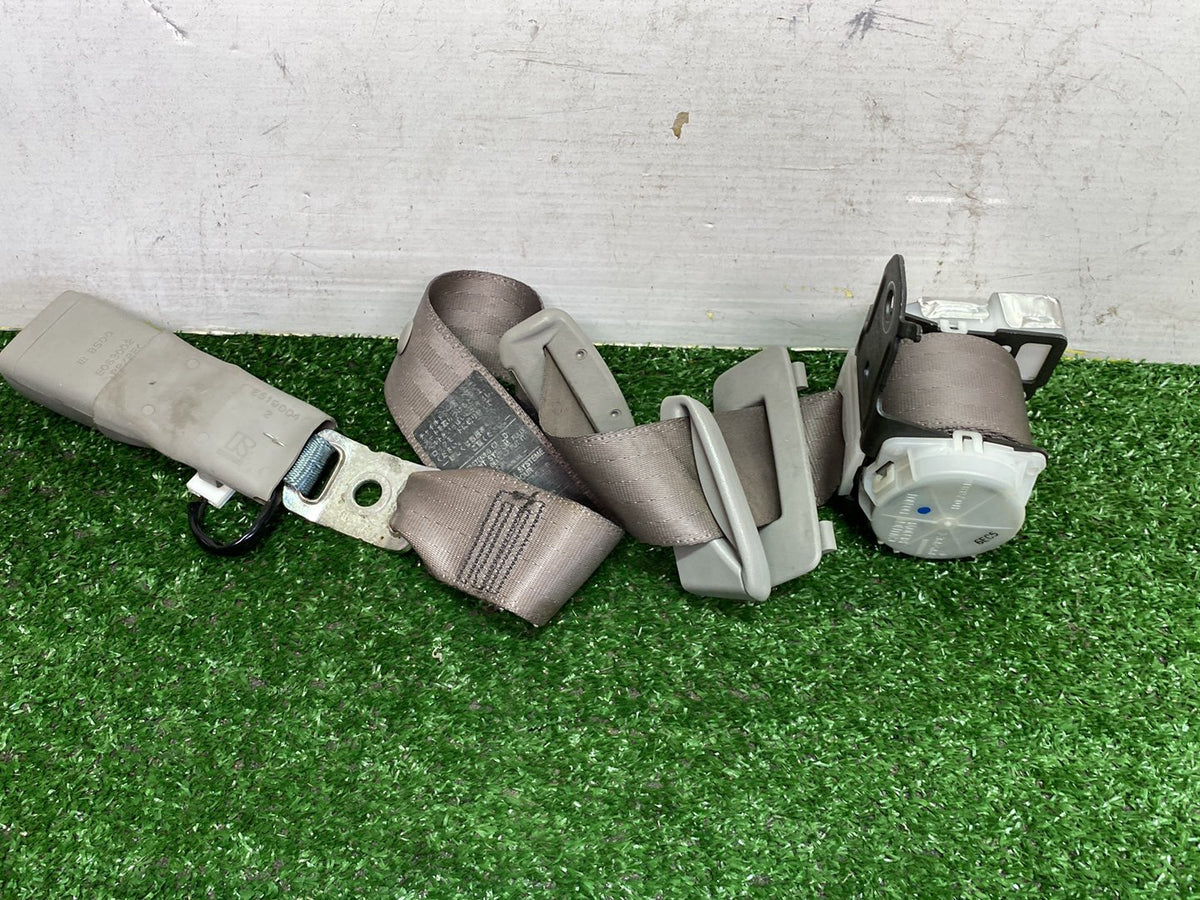 2006 Used Lexus GS450h - Centre Seat Belt PN: See photos