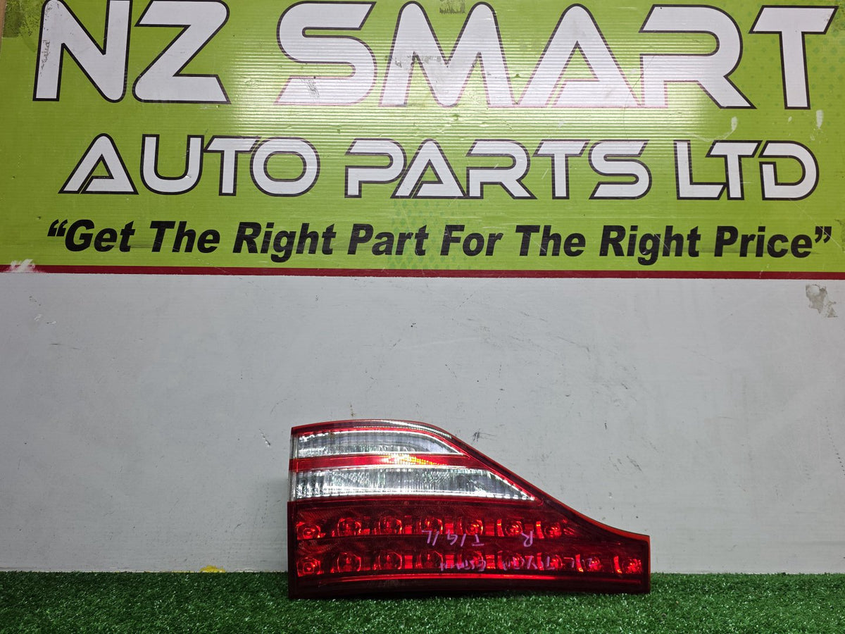 2006 Used Toyota Estima - Right Taillight PN:
