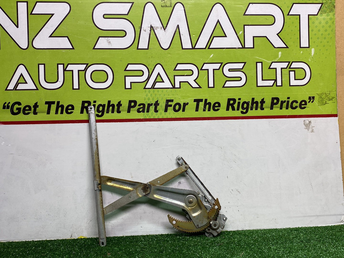 1990 Used Toyota Hiace RZH102-8000415 - Left Front Window Regulator PN: