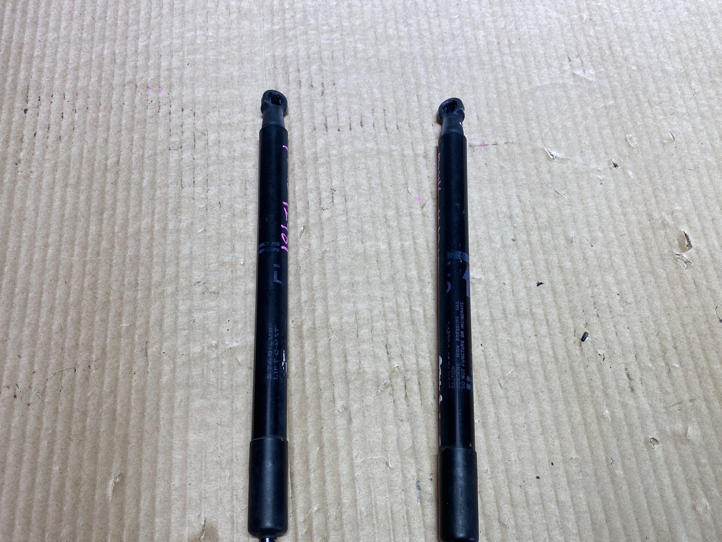 Used Toyota Prius W30 - Left Tailgate Strut PN: right tailgate strut