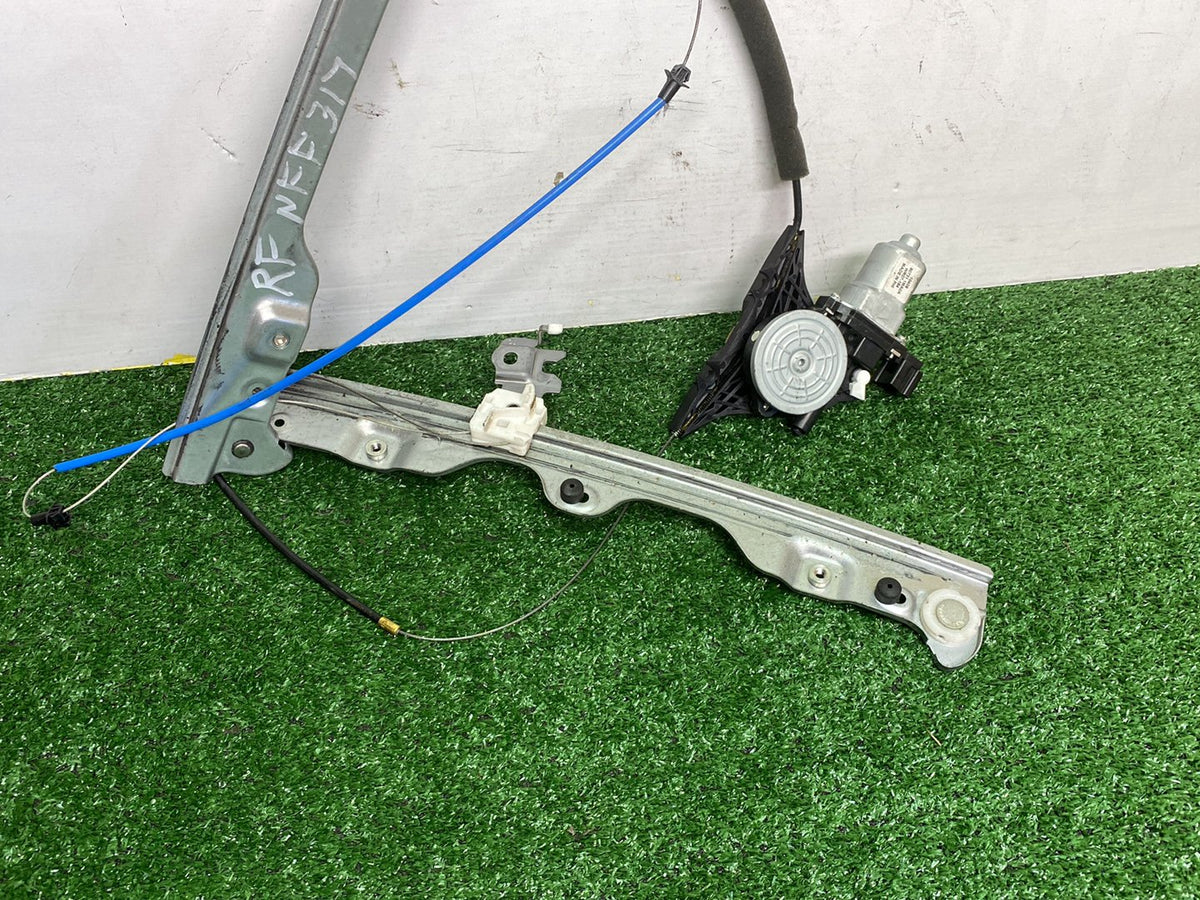 2011 Nissan Fuga - Right Front Window Regulator/Motor PN: 80731-1MA0A