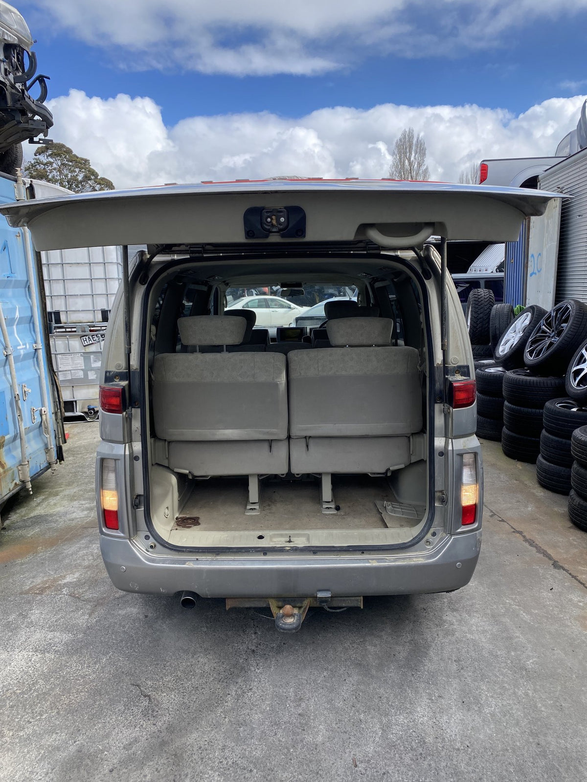 2004 Nissan Elgrand Highway Star E51 Dismantling For Parts