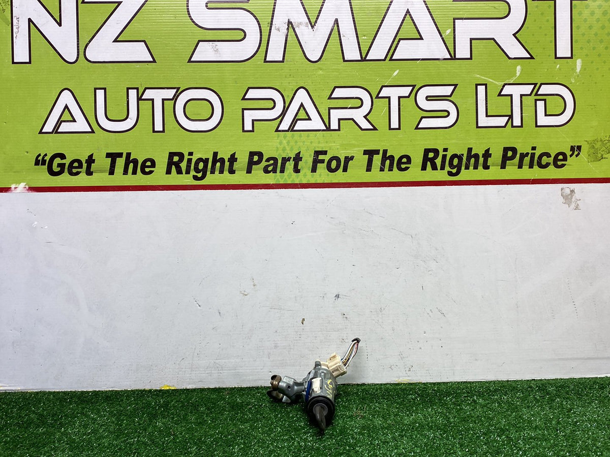 2005 Used Toyota Yaris - Ignition With Key PN: 45020-52-1
