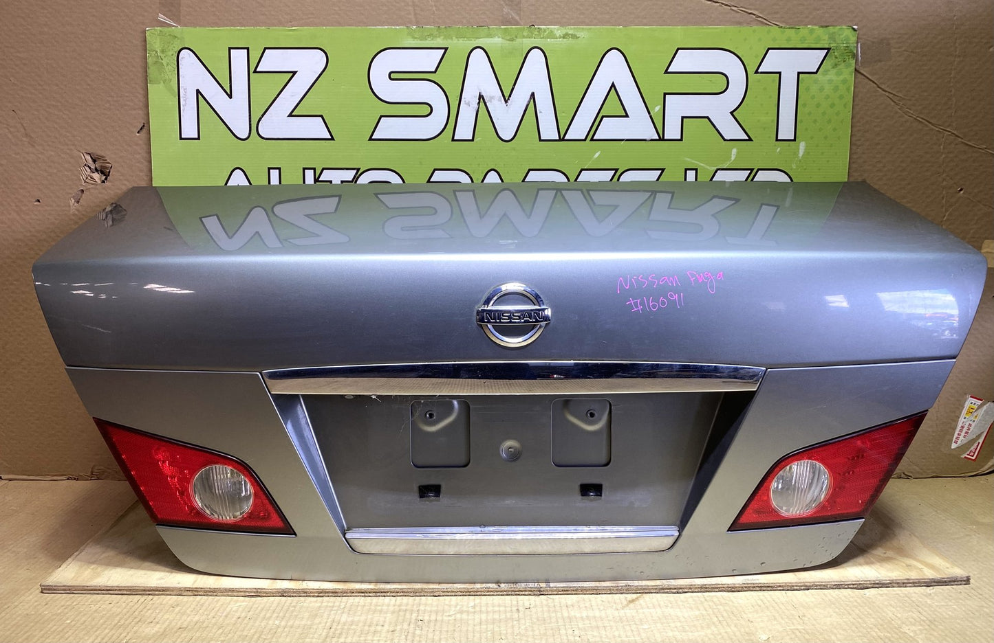 2007 Nissan Fuga - Bootlid