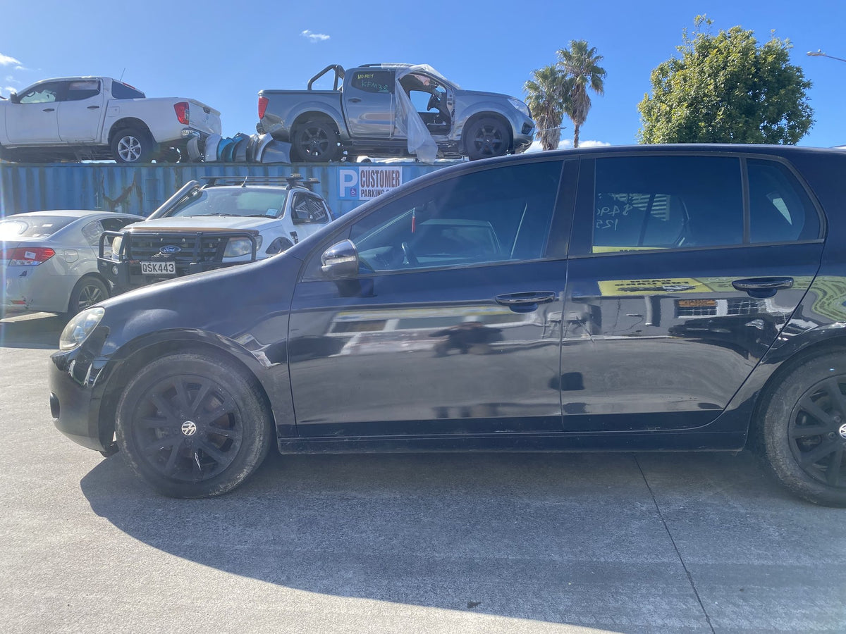 2009 Volkswagen Golf TSi WVWZZZ1KZ9P451017  Dismantling For Parts