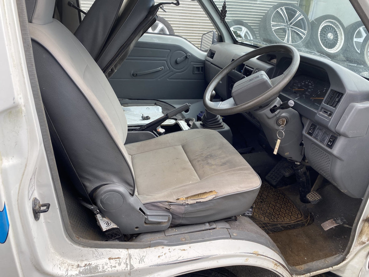 2014 Mitsubishi L300 Dismantling For Parts