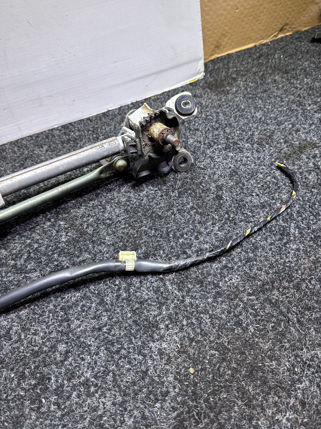2011 Mazda Demio DE3FS - Front Wiper Rack Assembly