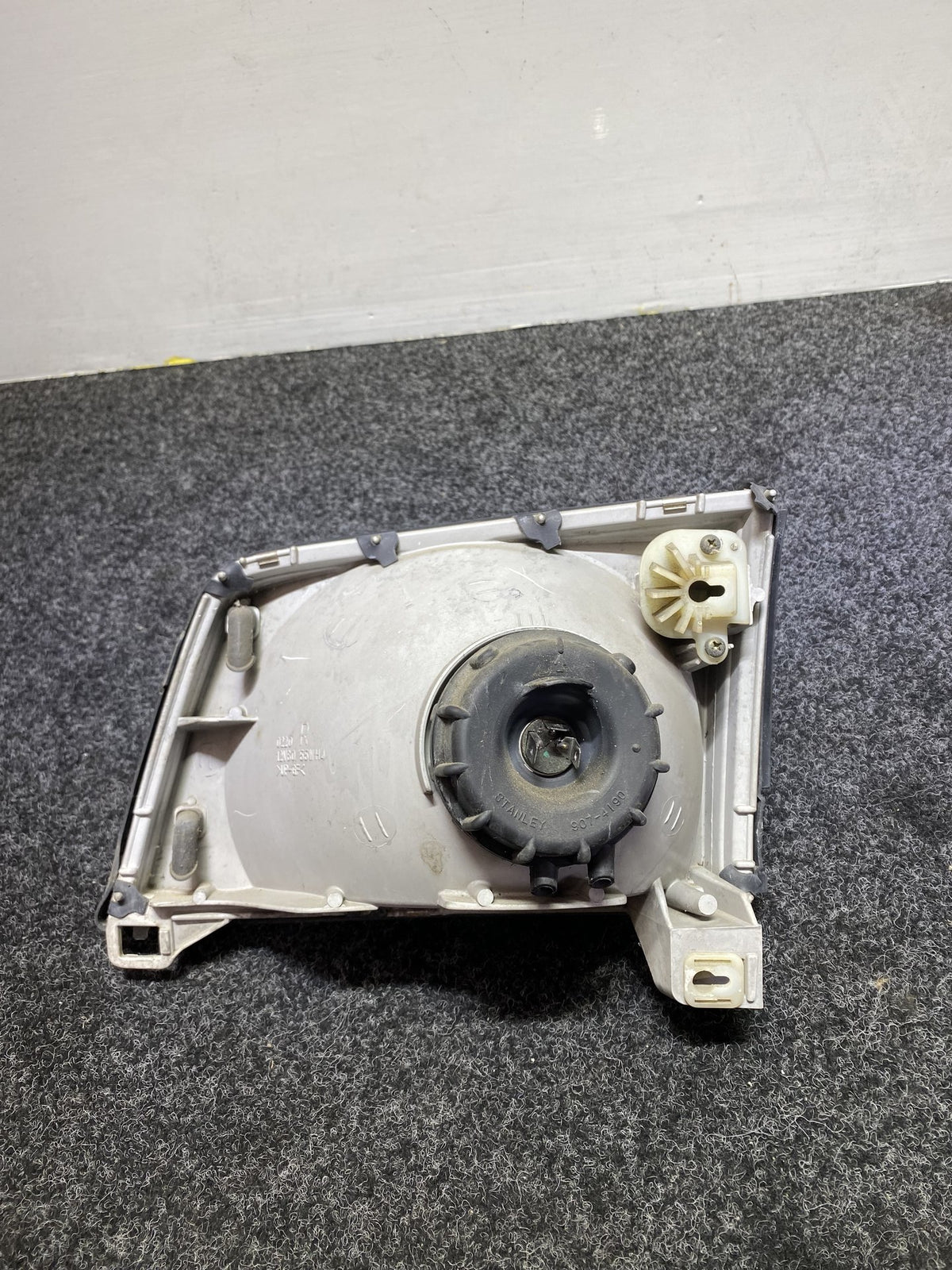 2003 Mazda Bongo Van SK82V - Right Headlight PN: P0220