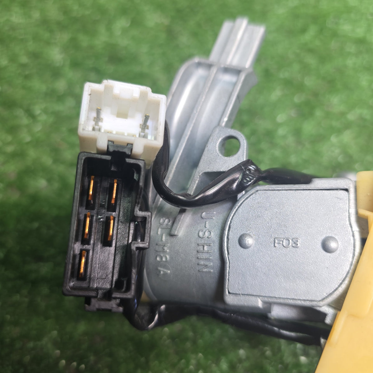 2006 Mitsubishi Colt - Ignition Switch Key PN: SL-M8A/ MR977373