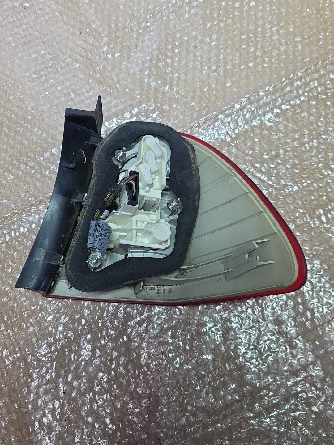 2009 BMW 320i - Left Taillight PN: