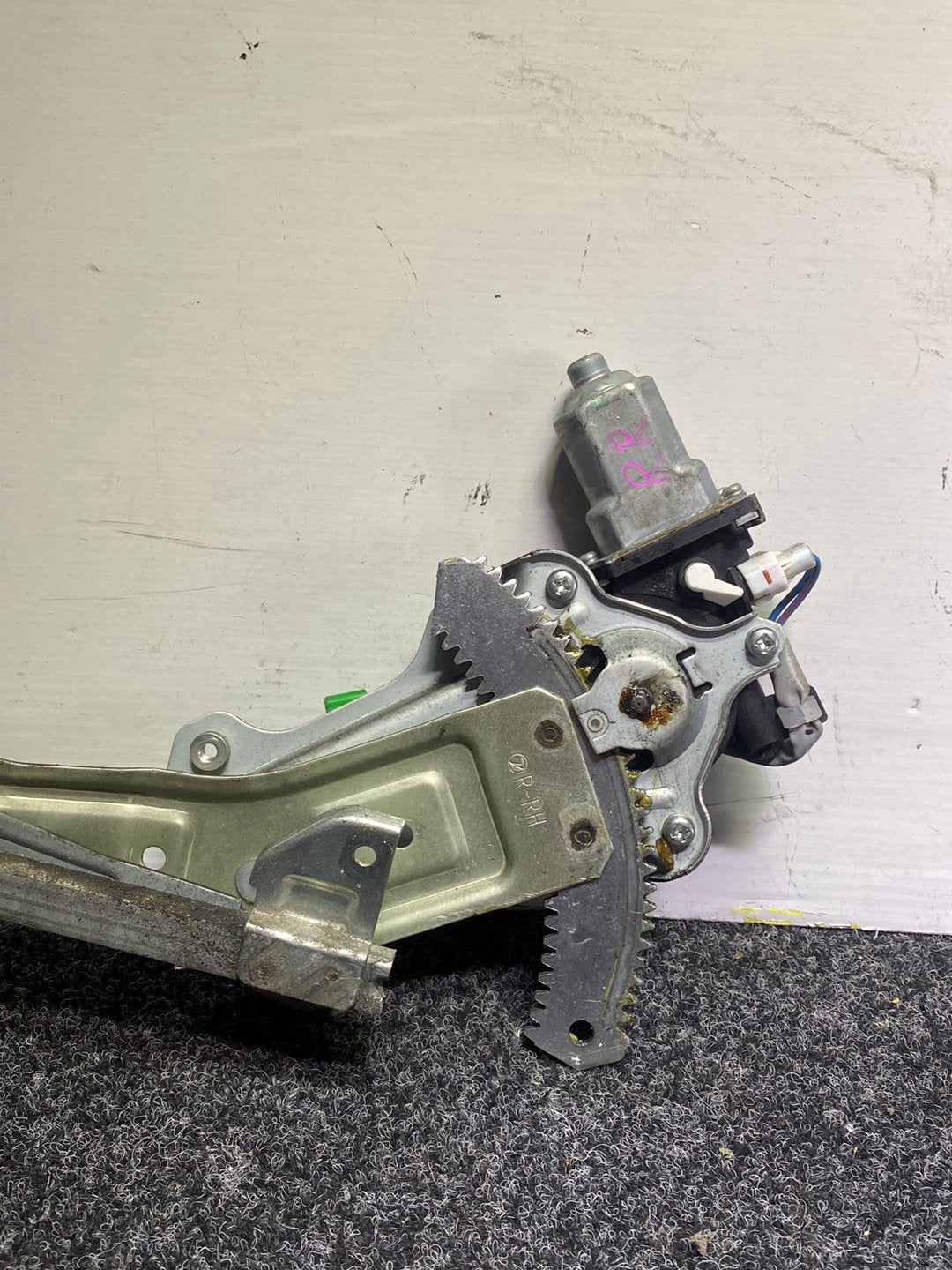 2007 Subaru Forester SG5 - Right Rear Window Regulator/Motor