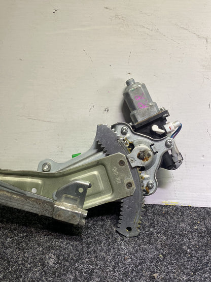 2007 Subaru Forester SG5 - Right Rear Window Regulator/Motor