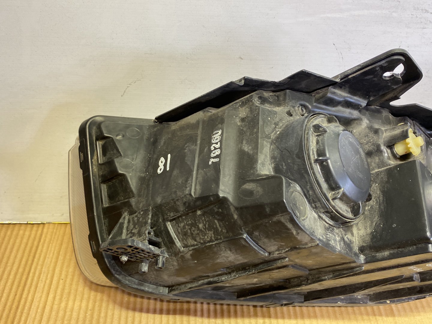 2008 Holden Captiva- Right Headlight PN: see the photos