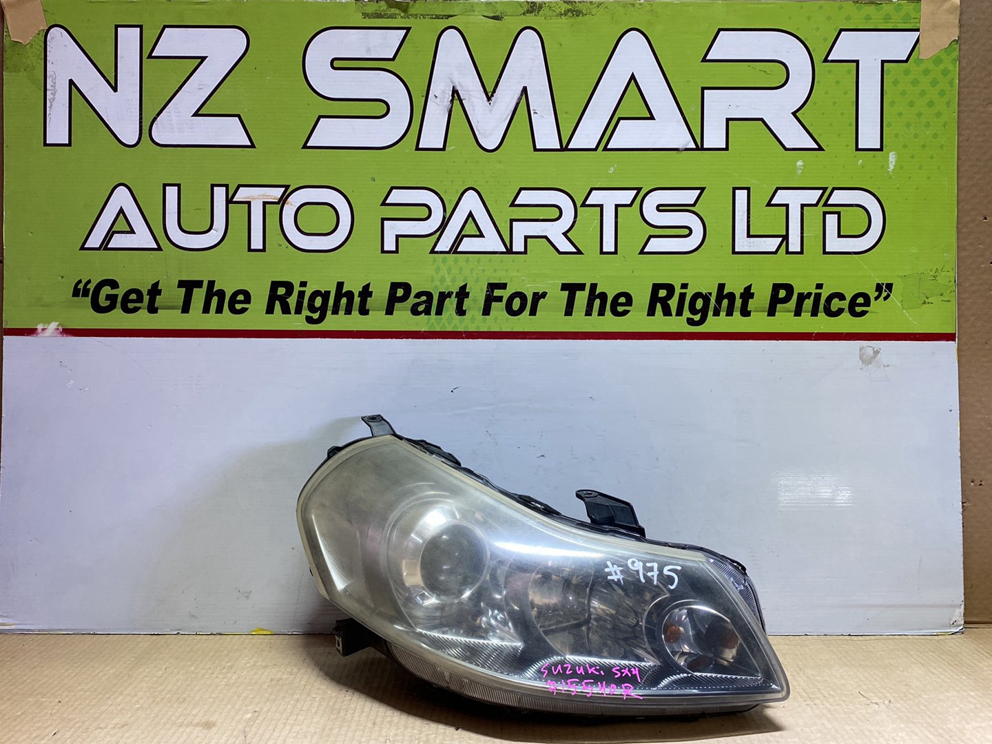 2006 Suzuki SX4 YA41S - Right Headlight PN: HCHR-579