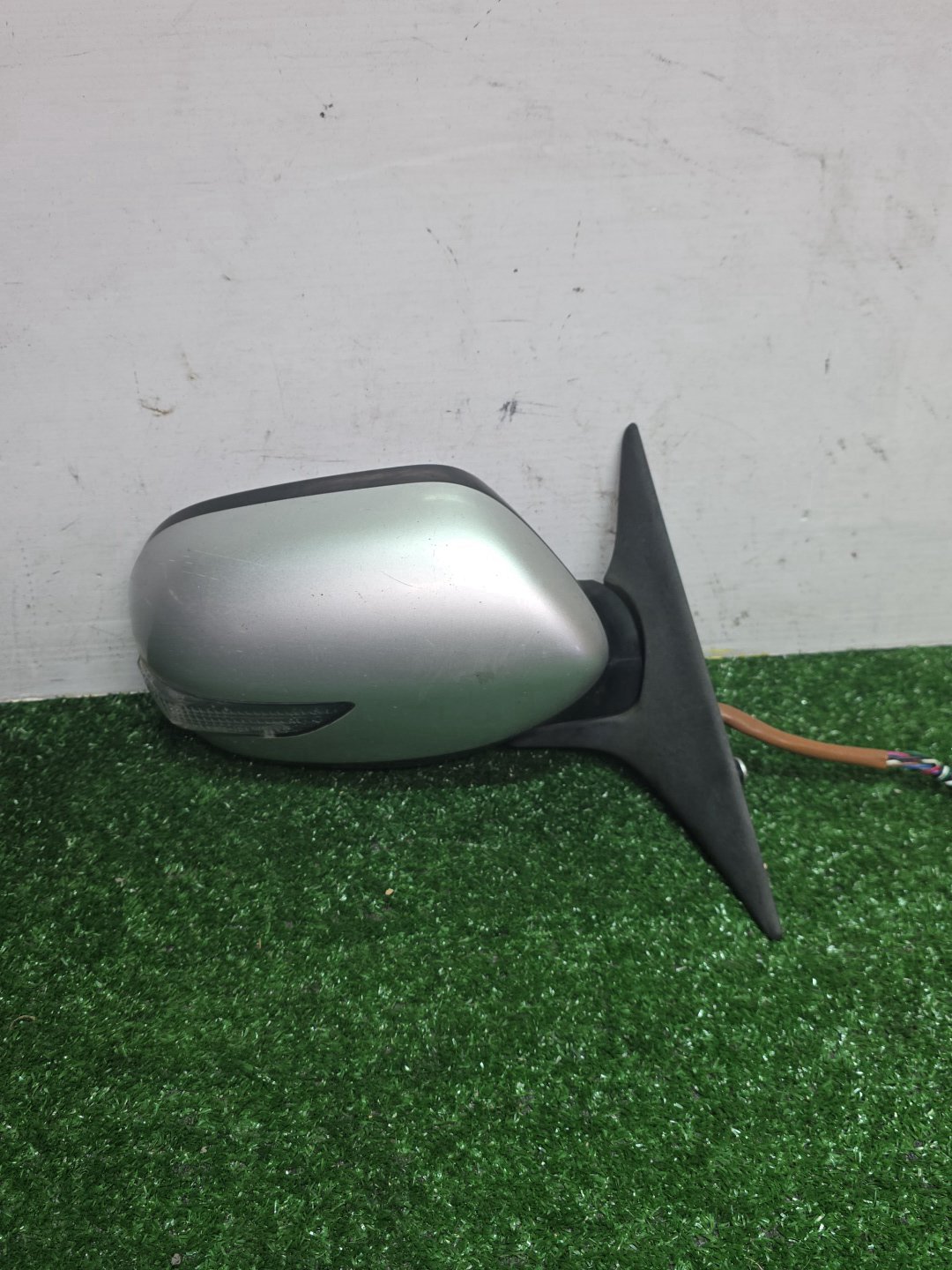 2006 Subaru Legacy - Right Door Mirror PN: 91029AG060/ 9 wires