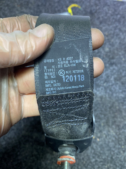 2012 Hyundai i45 - Left Front Seat Belt