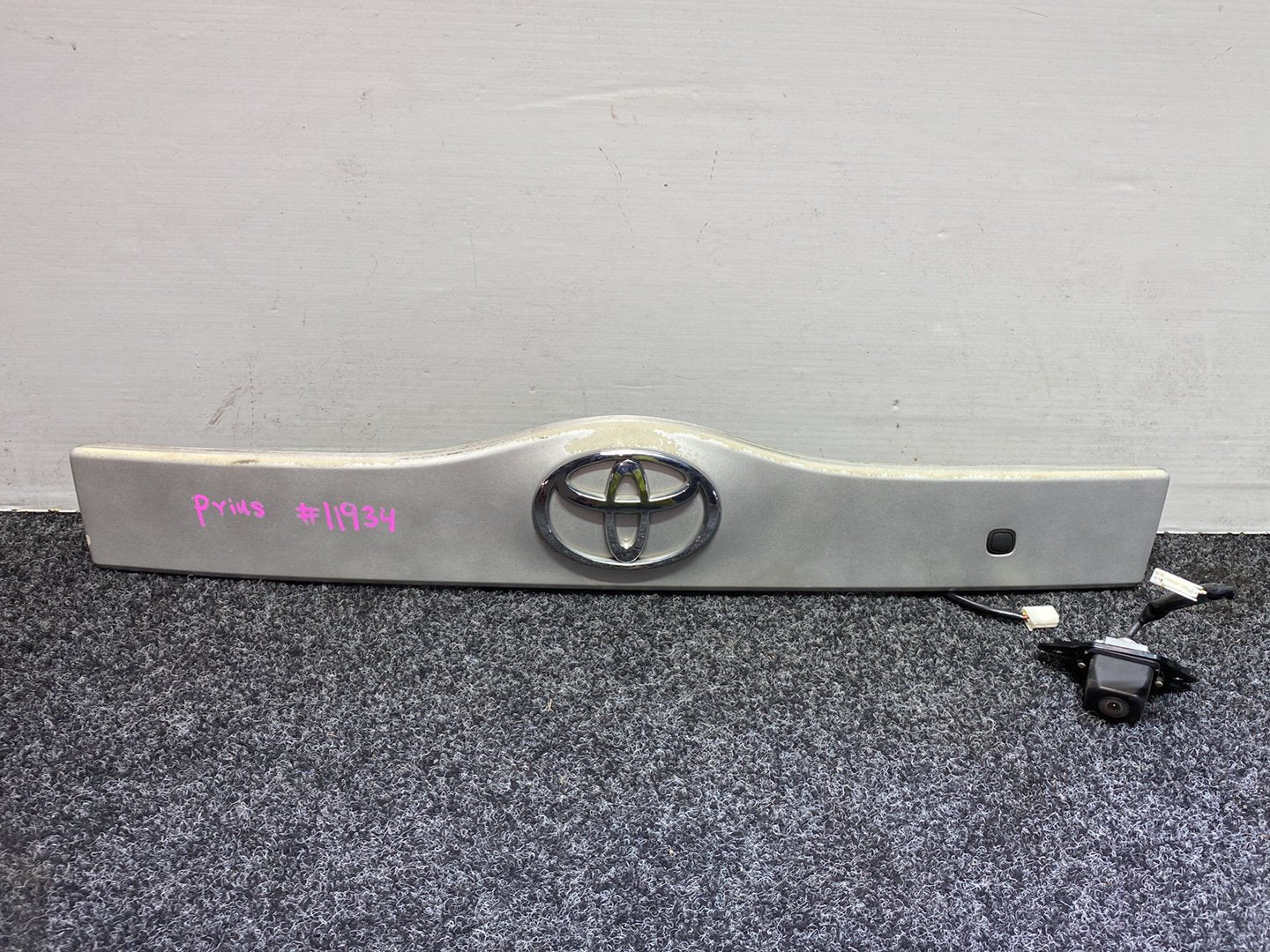 2009 Used Toyota Prius W20 - Rear Garnish PN: 76801-47040