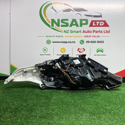 2011 Nissan Leaf - Right Headlight PN: Auto Adjust/ Hid Type/ ICHIKOH 1847