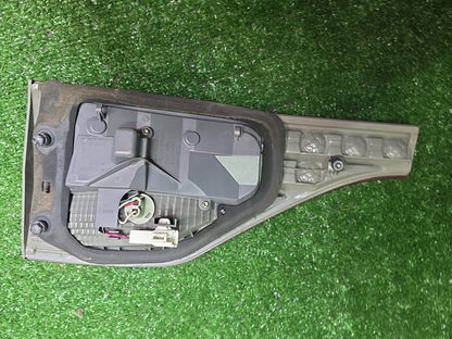 2006 Used Toyota Estima - Right Taillight PN: