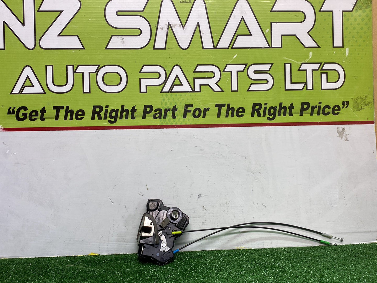 2006 Used Toyota Caldina - Left Front Door Lock Actuator PN: 6904013051