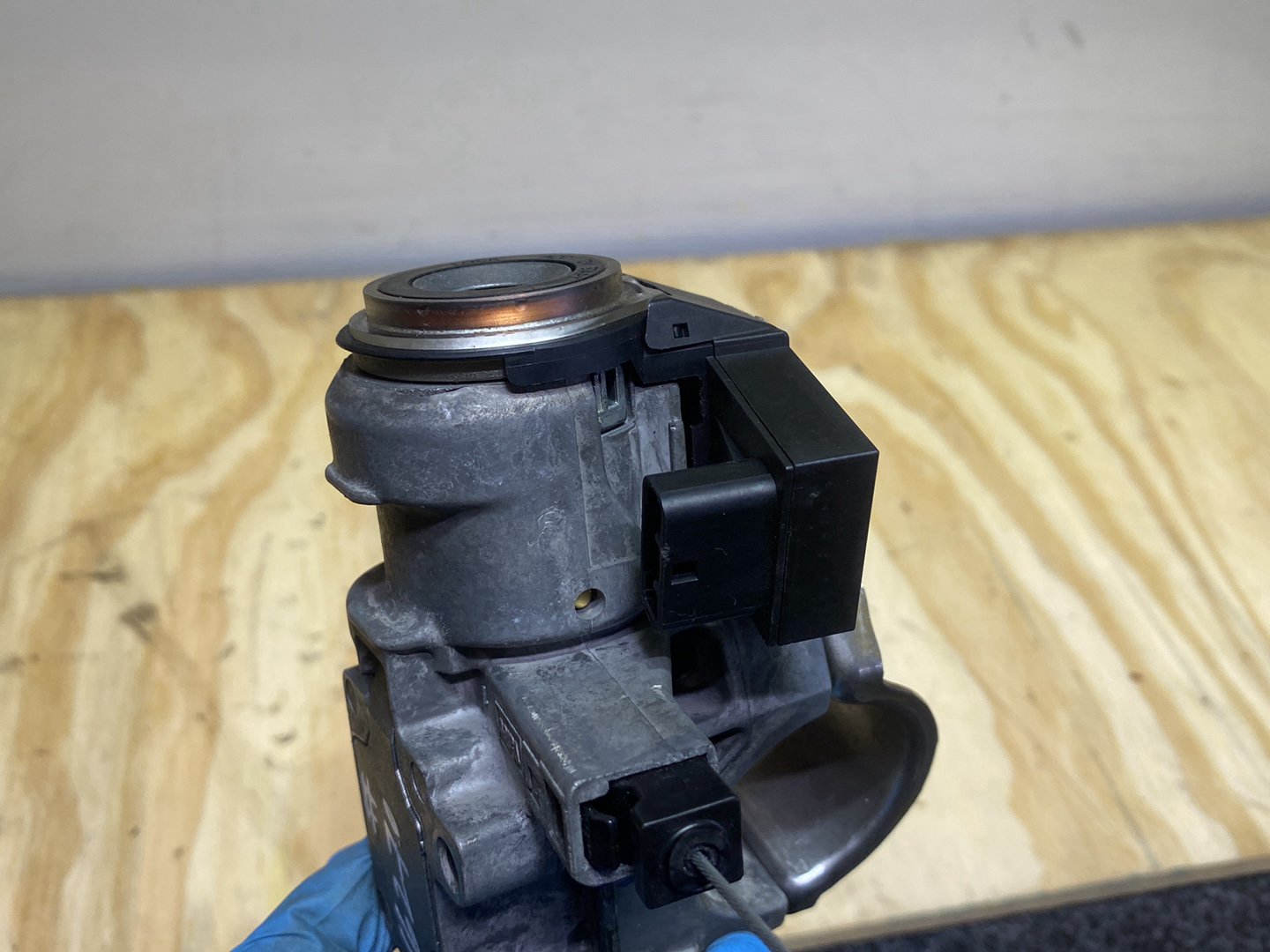 2005 Toyota Avensis AZT250 - Ignition Switch PN: 45020-05-04