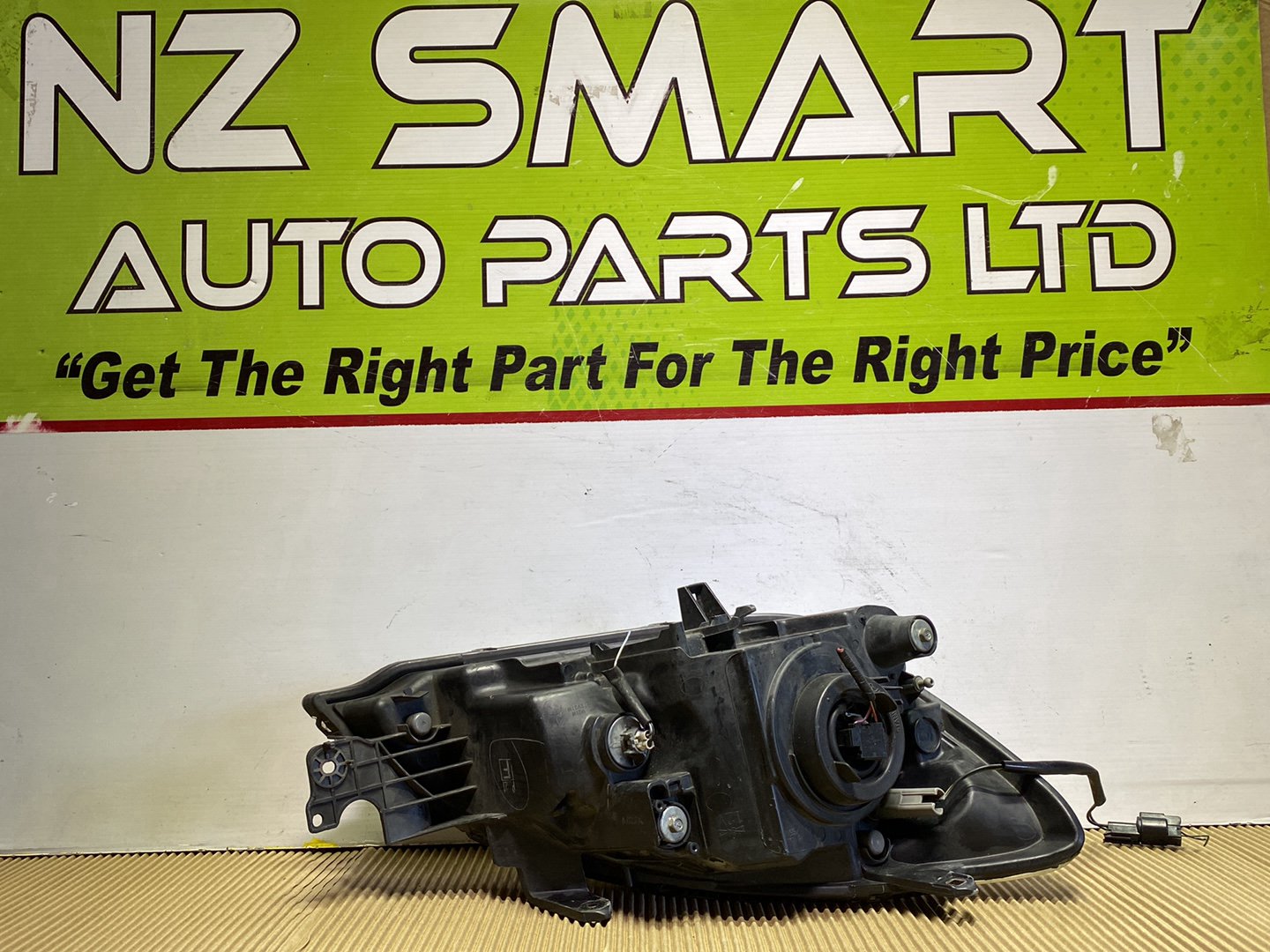 2005 Mitsubishi Lancer- Right Headlight PN: STANLEY 907-38200