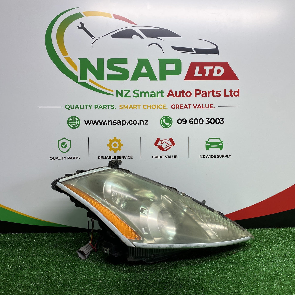 2005 Nissan Murano - Right Headlight PN: KOITO 100-63779/ 26010CB025
