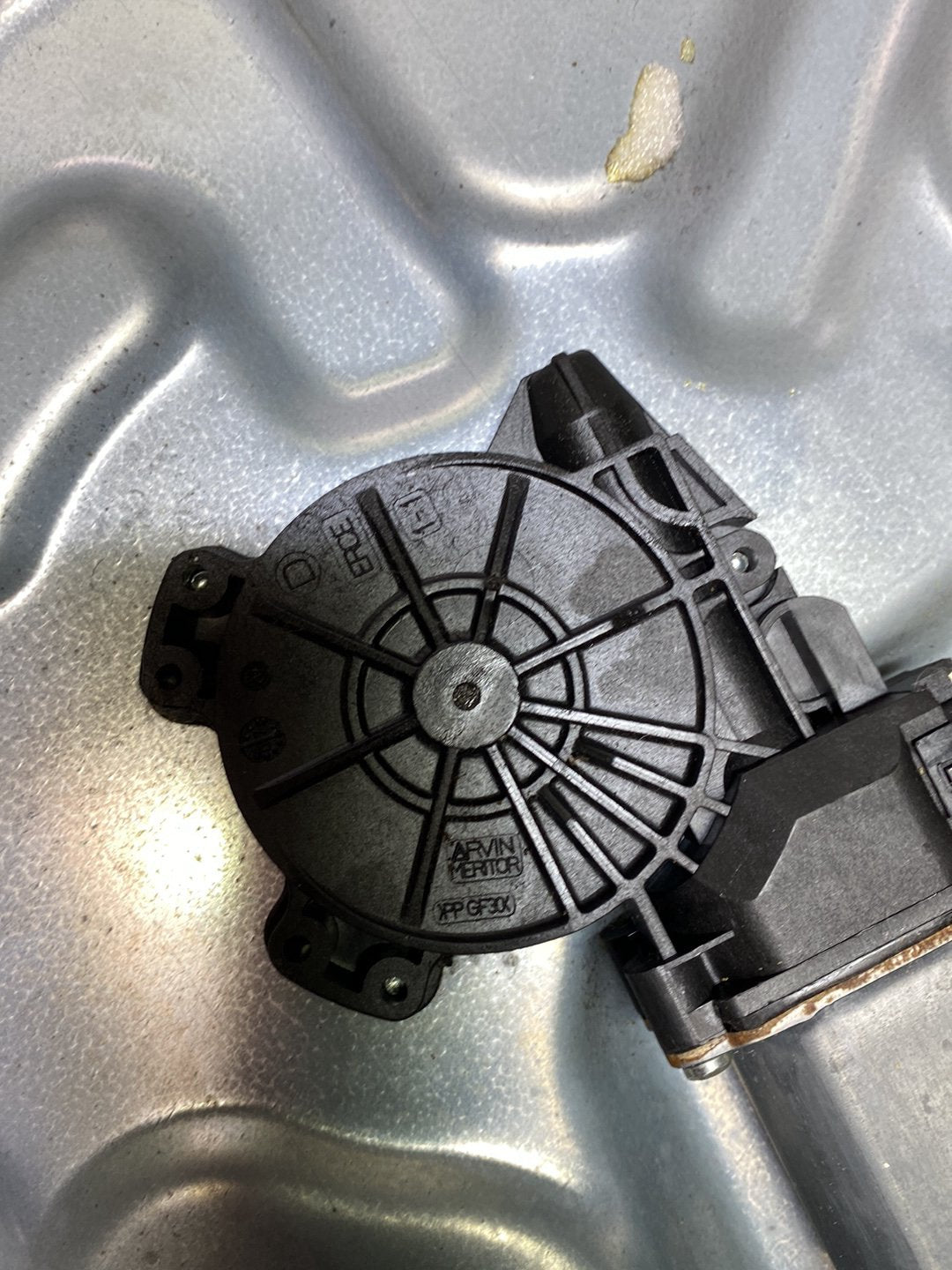 2008 Nissan Dualis KJ10- Right Front Window Regulator/Motor PN: see photos