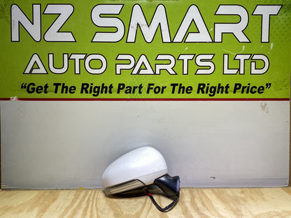 2015 Toyota Prius ZVW30 - Right Door Mirror PN: 7 wires